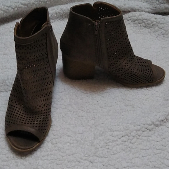 Qupid Shoes - Brown heels!